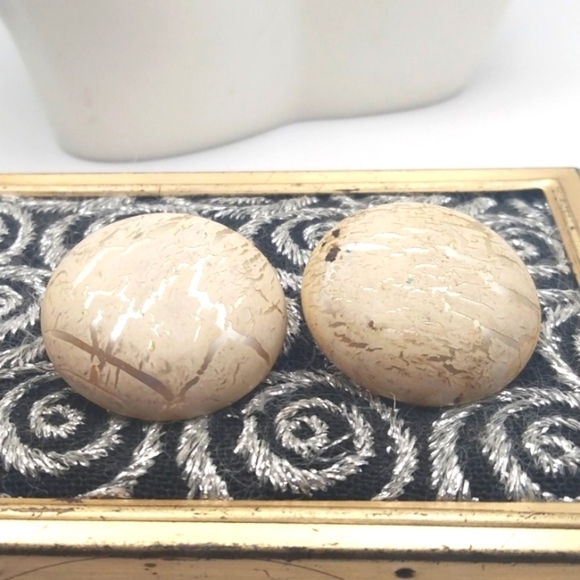 Victorian cream saucer earrings clip on E186 - Picture 1 of 3